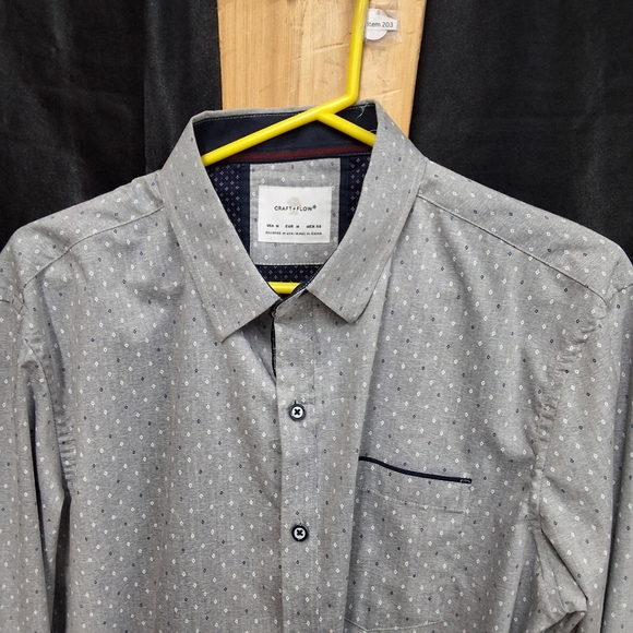 Mens size medium like new craft and flow collared button up tshirt. - Picture 4 of 9